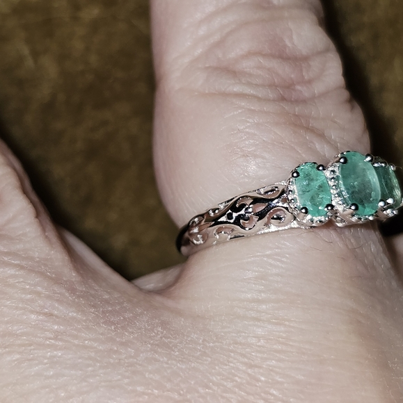 Sz 9, Trilogy Style Zambian Emerald Ring, 925 Sterling Silver, 0.85 carats, NWT - Picture 5 of 12